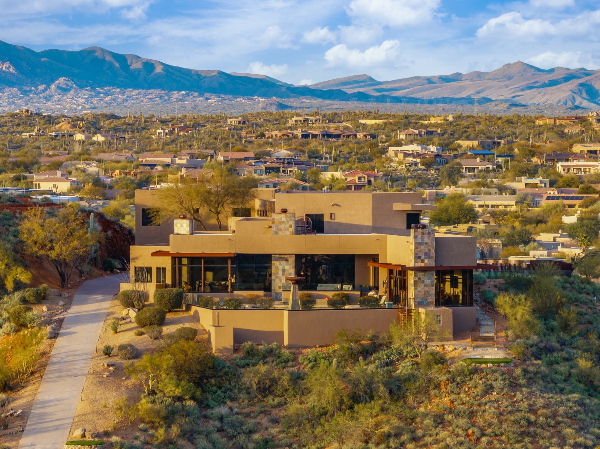 Barrett-Jackson Week Lodging, 20 Minutes From WestWorld